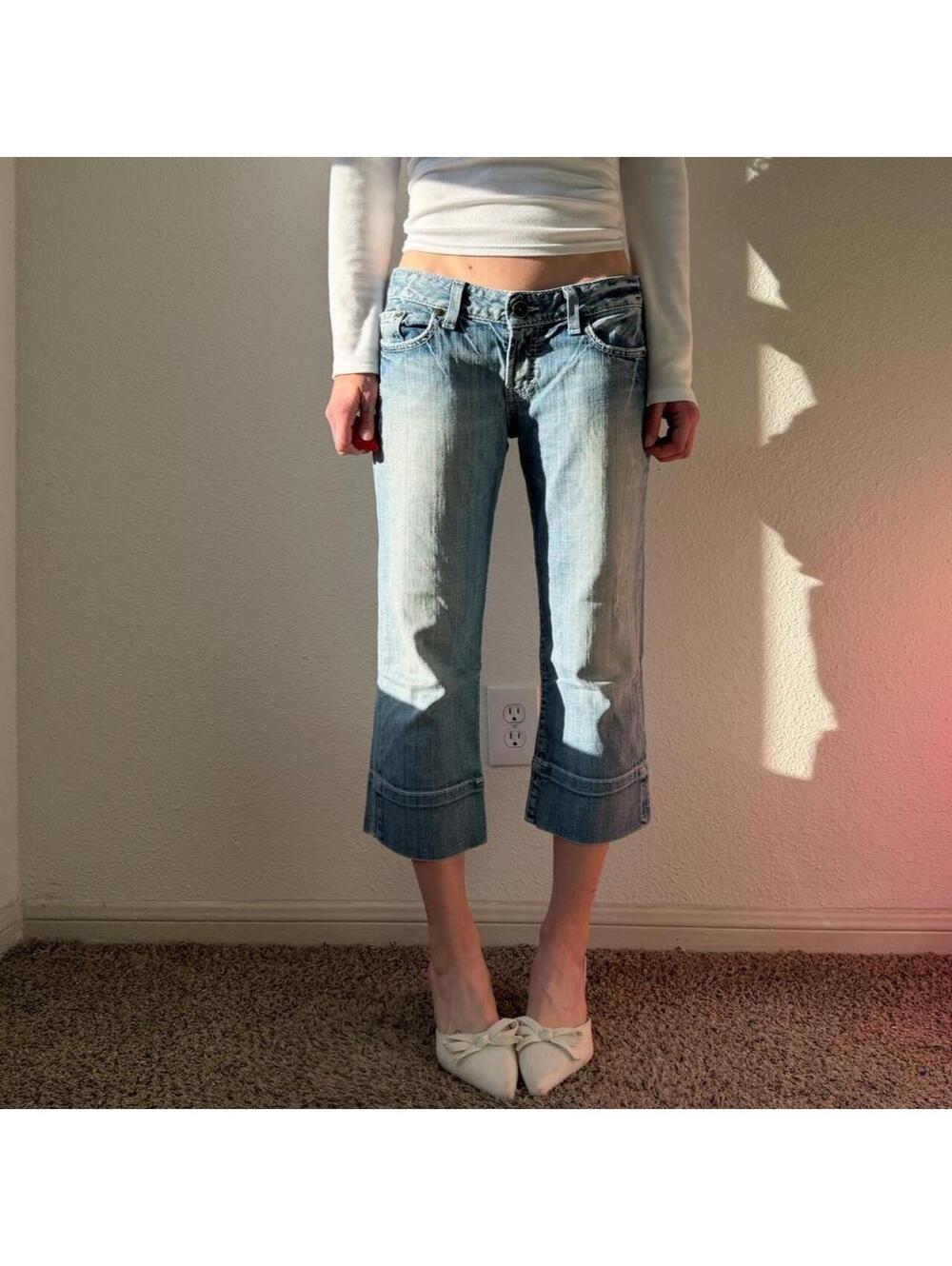Vintage authentic rare y2k low rise light wash cropped denim blue jeans capris